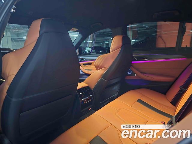 BMW M5 — interior