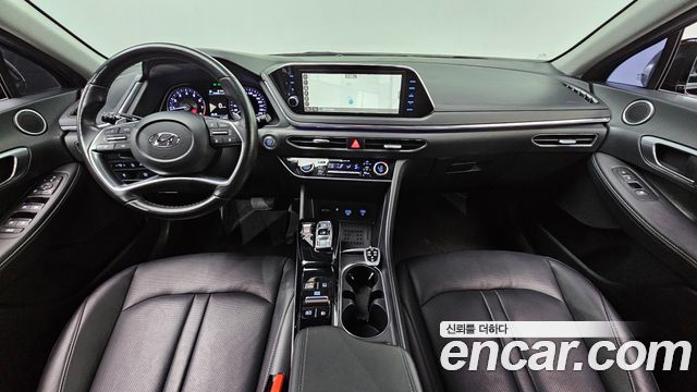 Hyundai Sonata — interior