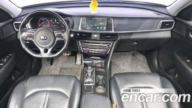 Kia K5 — interior