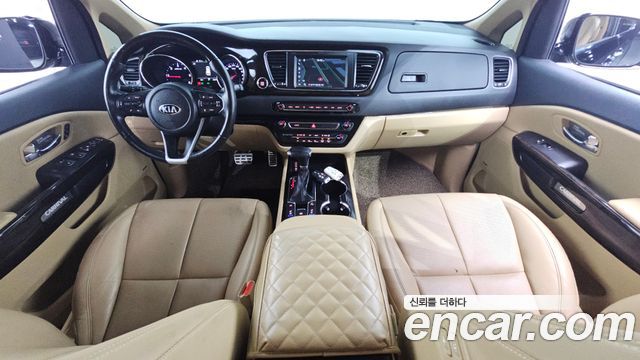 Kia Carnival — interior