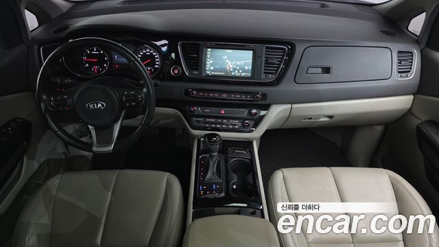 Kia Carnival — interior