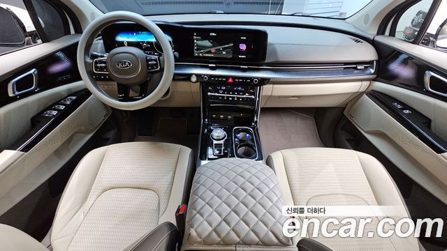 Kia Carnival — interior
