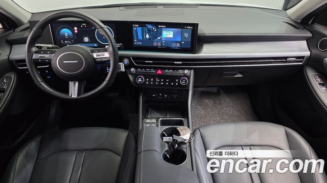 Hyundai Sonata — interior