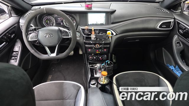 Infiniti Q30 — interior