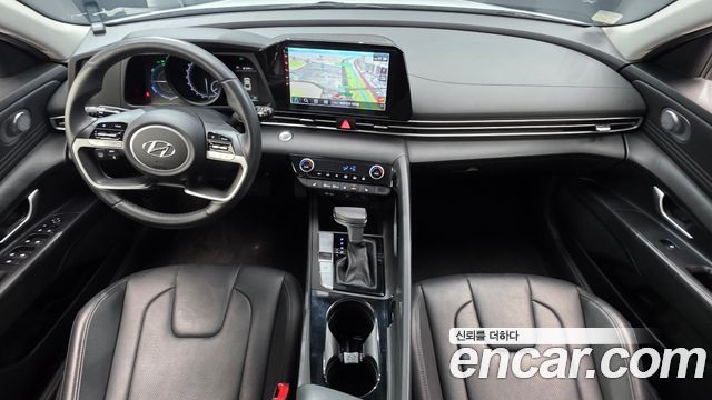 Hyundai Avante — interior