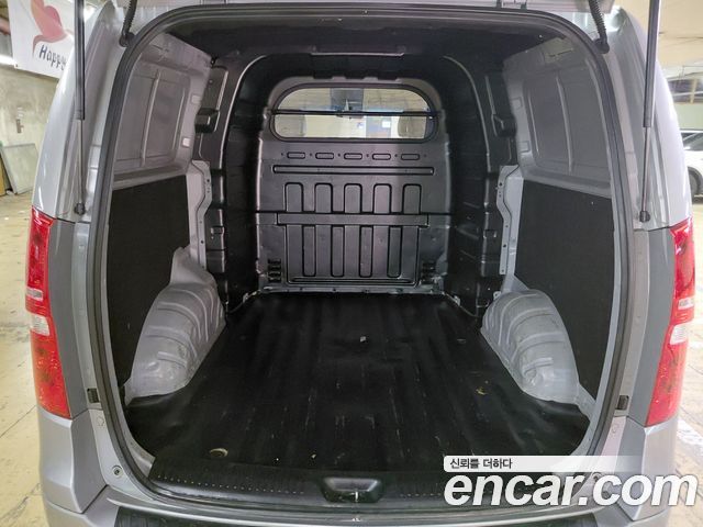 Hyundai Starex — interior