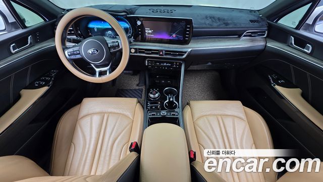 Kia K5 — interior