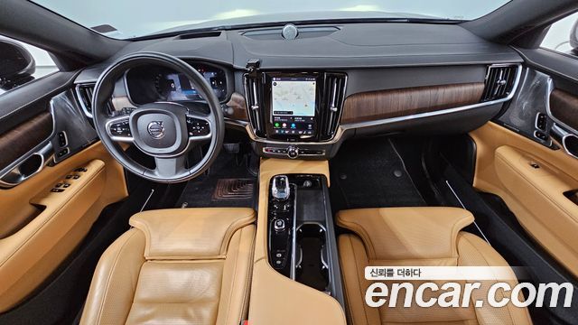 Volvo S90 — interior
