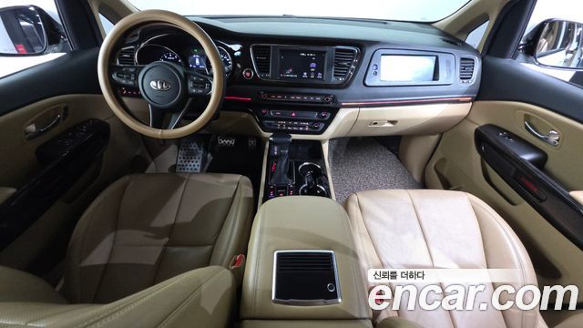 Kia Carnival — interior