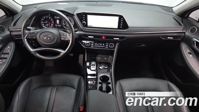 Hyundai Sonata — interior