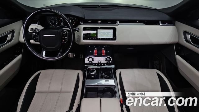 Land Rover Range Rover Velar — interior