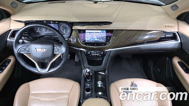 Cadillac XT6 — interior