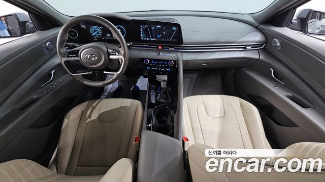 Hyundai Avante — interior