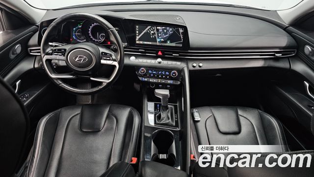 Hyundai Avante — interior