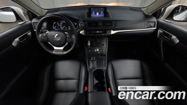 Lexus CT200h — interior