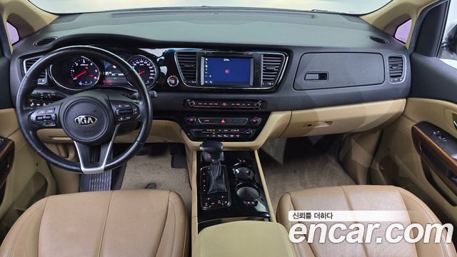 Kia Carnival — interior