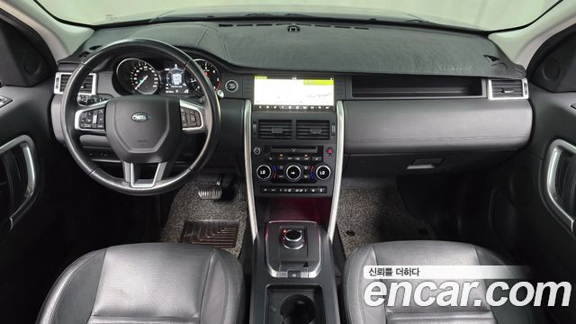 Land Rover Discovery Sport — interior