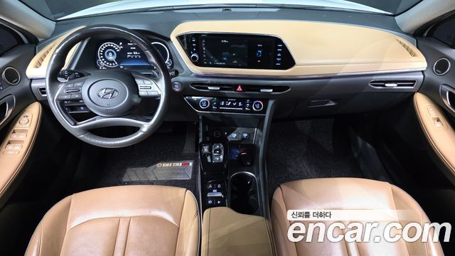 Hyundai Sonata — interior