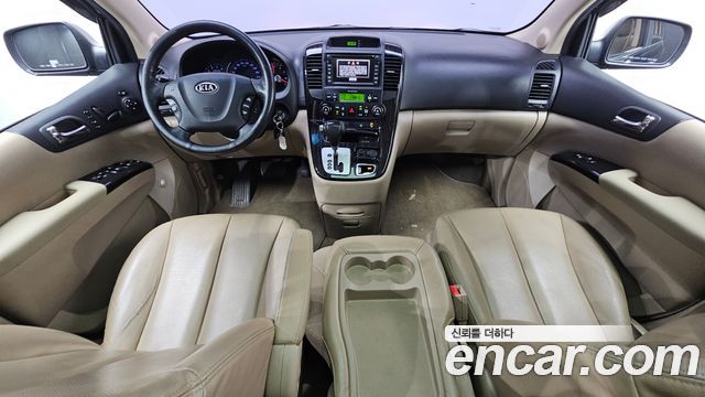 Kia Carnival — interior