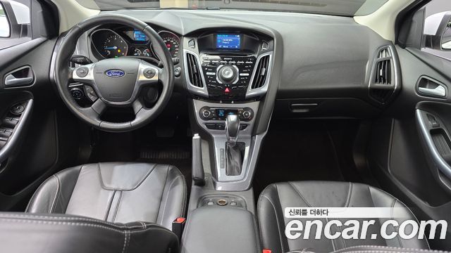 Ford Focus — interior