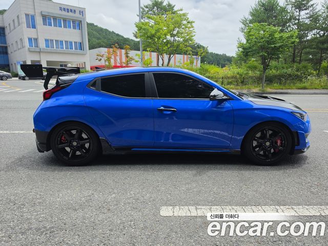 Hyundai Veloster — interior