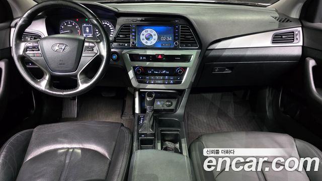 Hyundai Sonata — interior