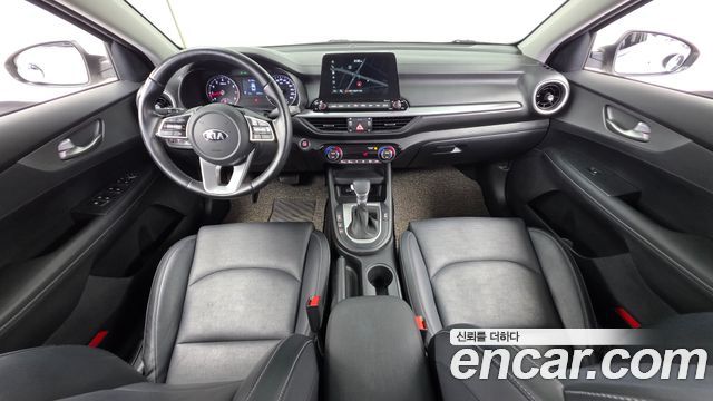 Kia K3 — interior