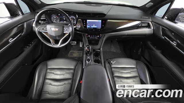 Cadillac XT6 — interior