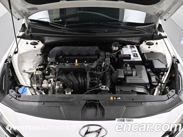 Hyundai Avante — interior