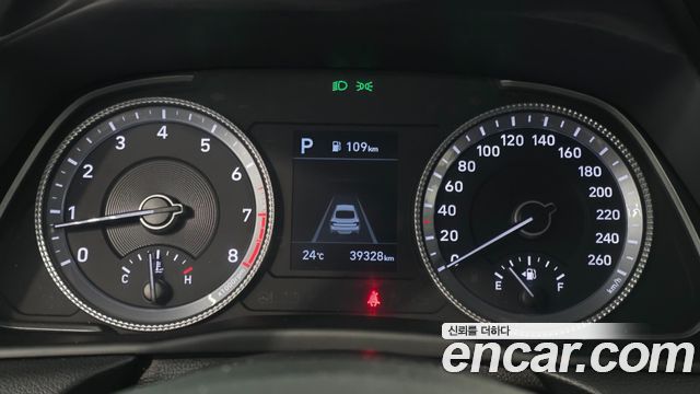 Hyundai Sonata — interior