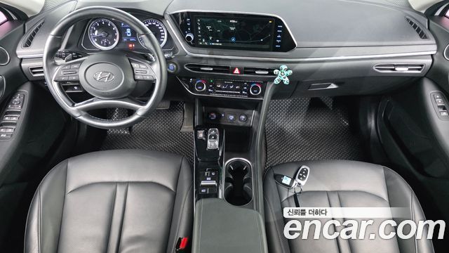 Hyundai Sonata — interior