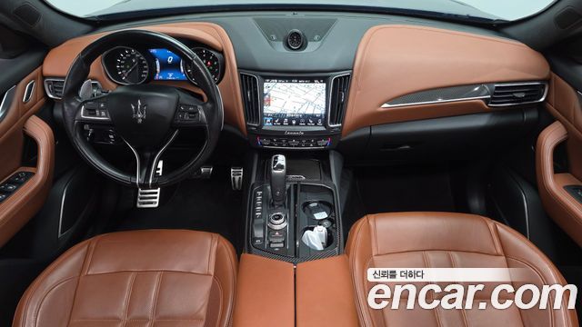 Maserati Levante — interior