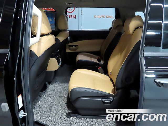 Kia Carnival — interior