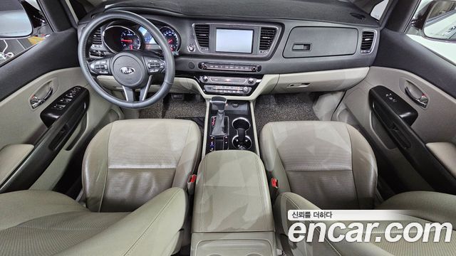 Kia Carnival — interior