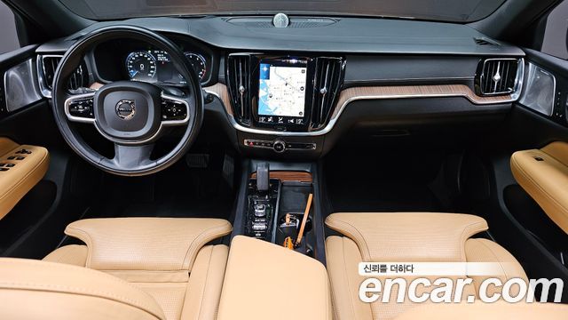 Volvo V60 — interior