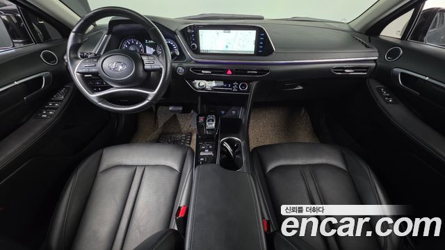 Hyundai Sonata — interior