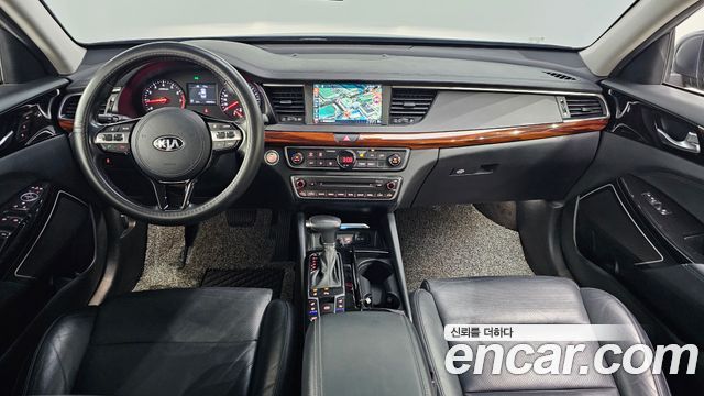 Kia K7 — interior