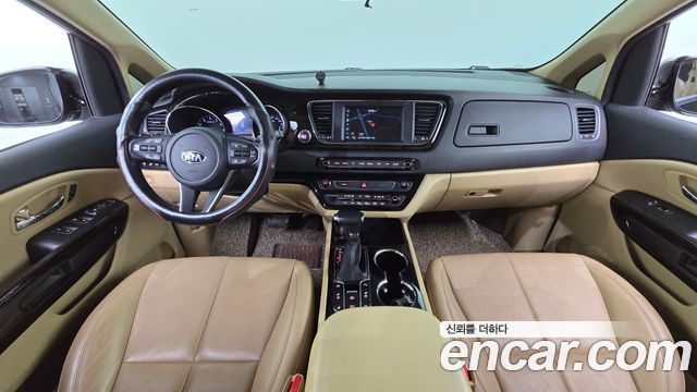 Kia Carnival — interior