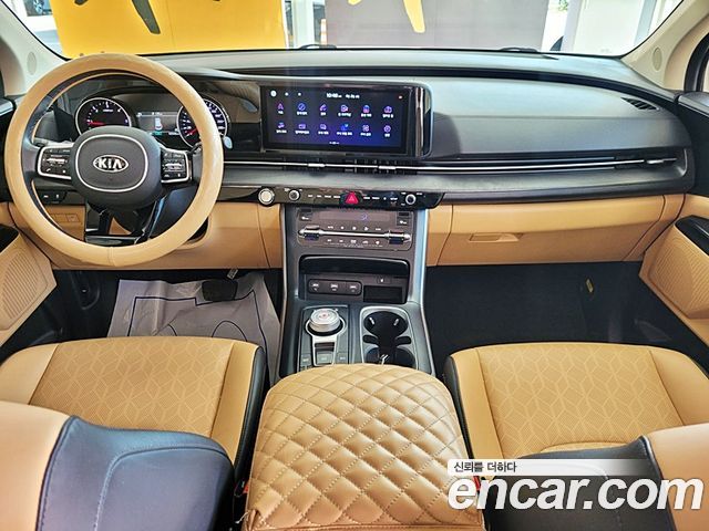Kia Carnival — interior