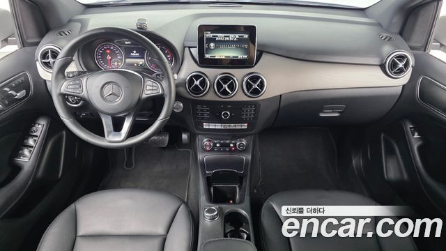 Mercedes-Benz B-Class — interior