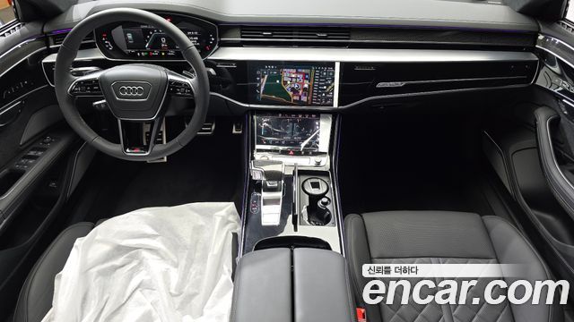 Audi S8 — interior