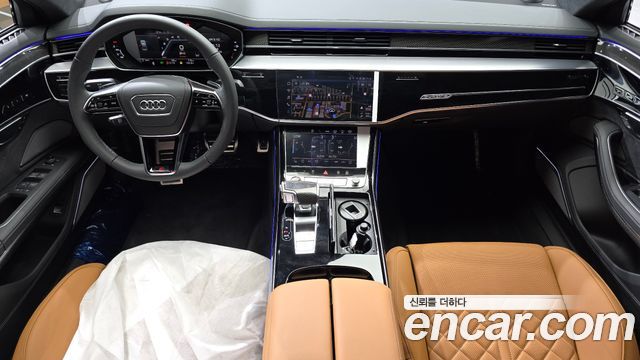 Audi S8 — interior