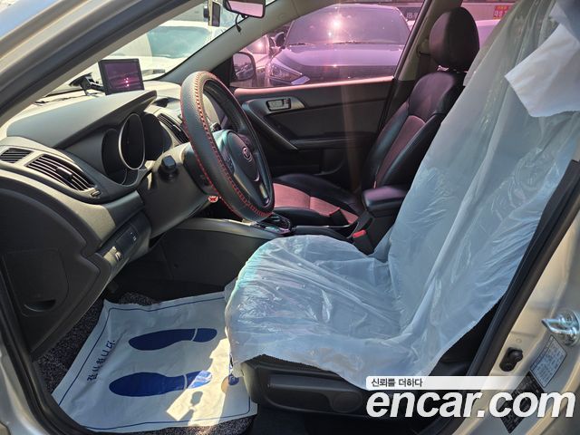 Kia Forte — interior