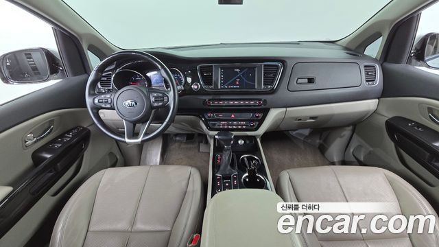Kia Carnival — interior
