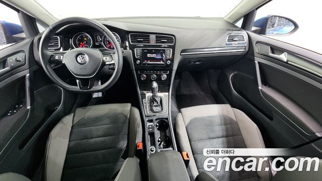 Volkswagen Golf — interior