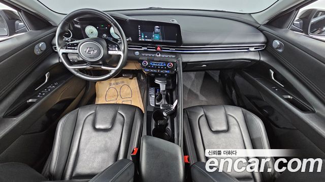 Hyundai Avante — interior