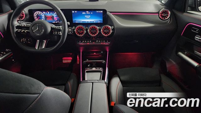 Mercedes-Benz GLA-Class — interior