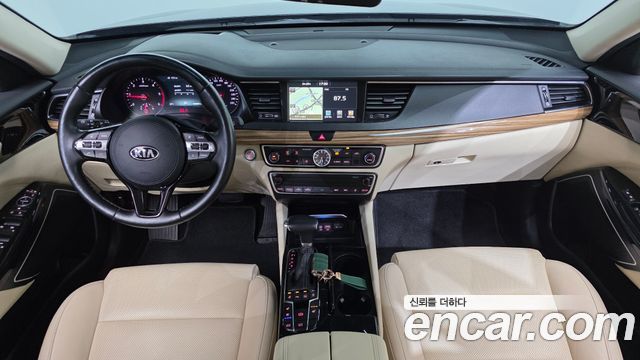 Kia K7 — interior