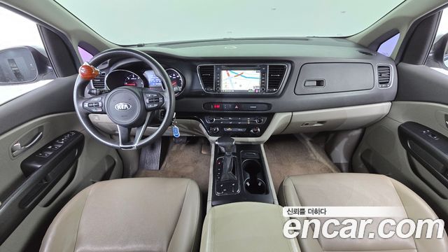 Kia Carnival — interior