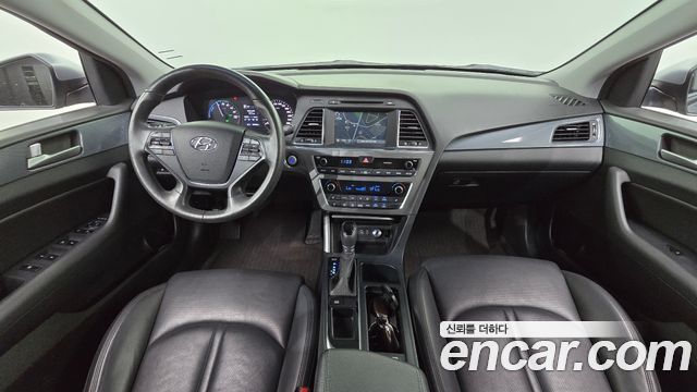 Hyundai Sonata — interior